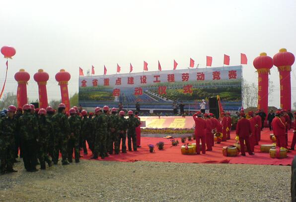 鄭州市鄭開(kāi)大道下穿京港澳高速箱涵頂進(jìn)大管棚