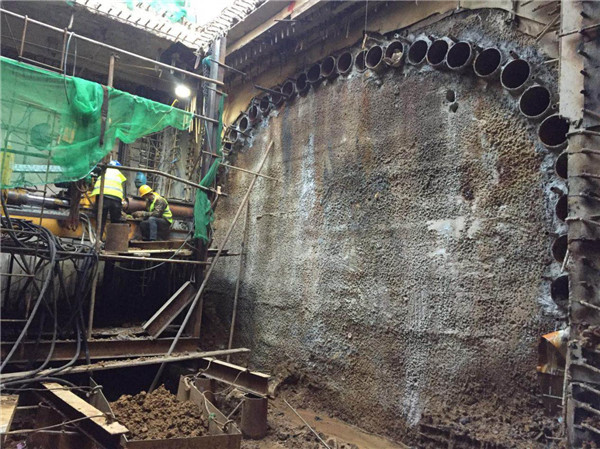 青島地鐵一號線(xiàn)汽車(chē)北站管幕工程